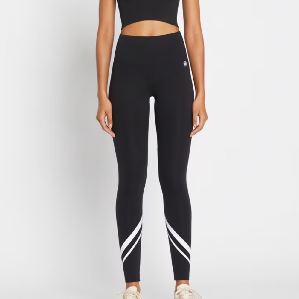 Tory Sport Leggings Weightless Chevron Mid-rise size XS. In great condition!